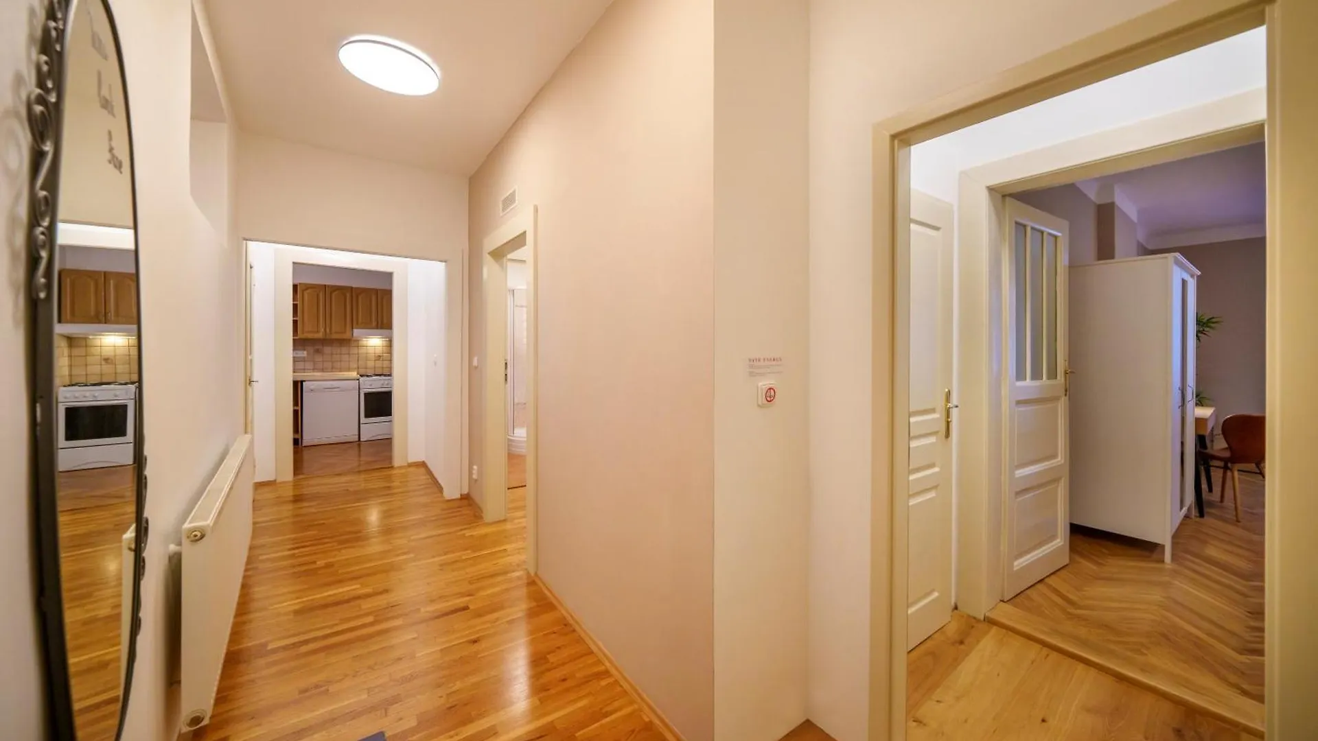 Old Town - 3 Bedroom 3 Bathroom Kitchen Prag