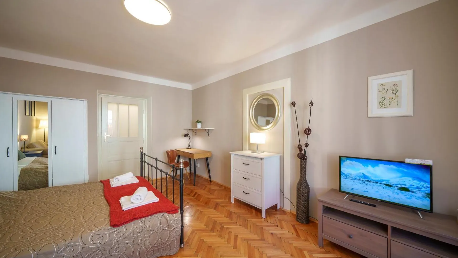 Old Town - 3 Bedroom 3 Bathroom Kitchen Prag